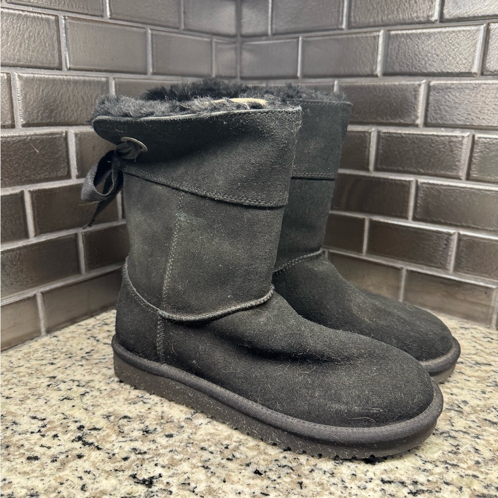 Koolaburra black bootie boots with bow, sz 7, EUC!